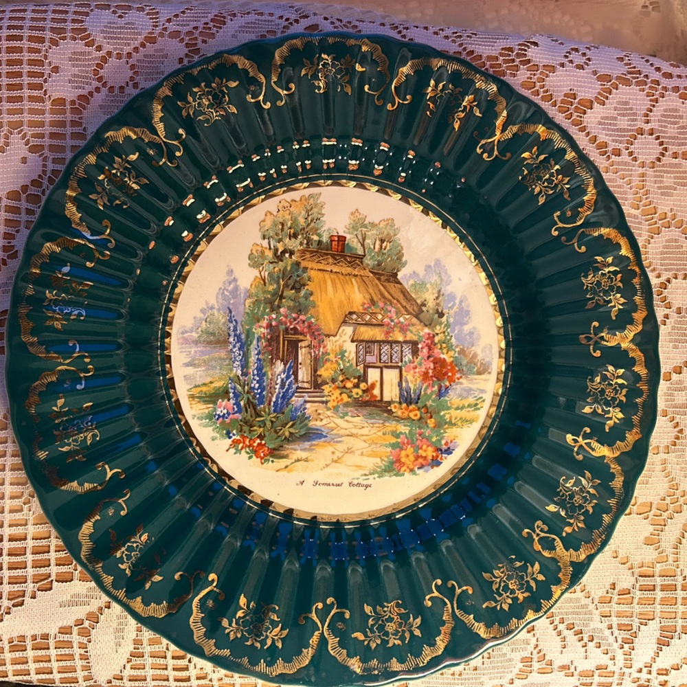 💙 50s VTG Royal Victoria Wade "A Somerset Cottage" Decorative Plate 🪻🏡